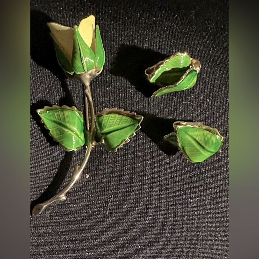 Vintage Giovanni Rose Flower Pin & Earrings Long Stem Gold Tone Enameled